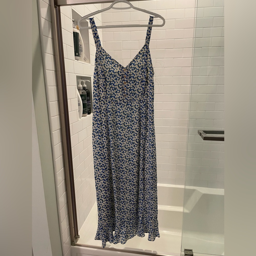 Blue and white floral dress. Lulus. Size medium.